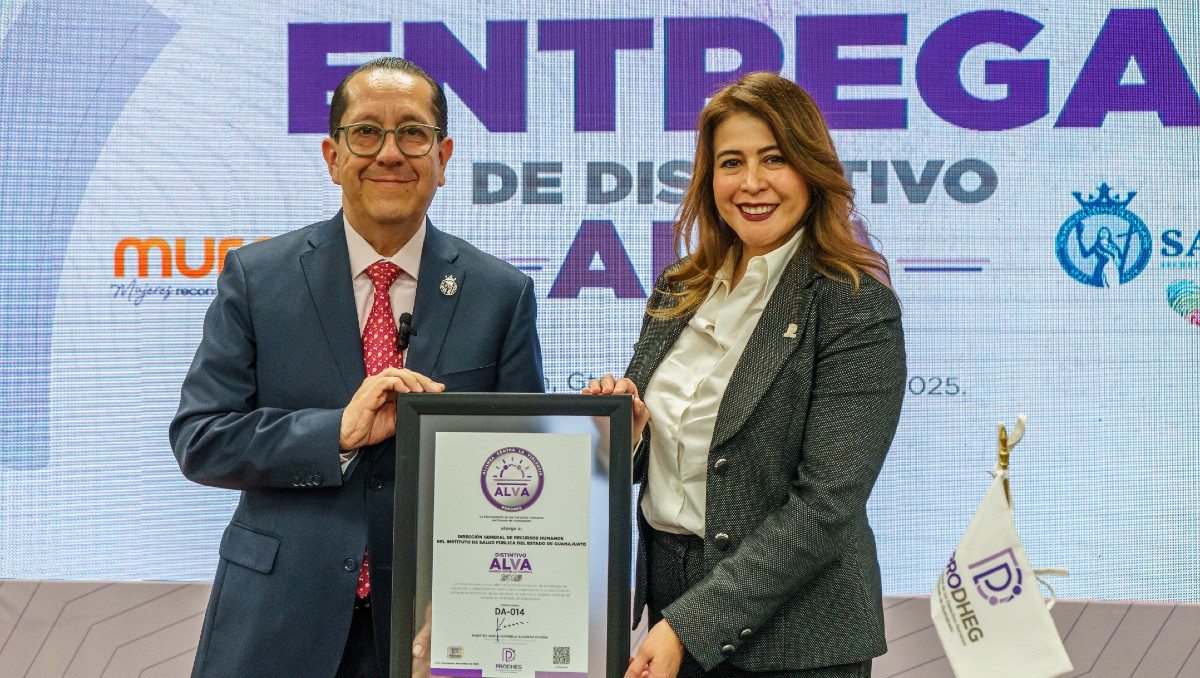 La Secretaría de Salud de Guanajuato recibió el distintivo ALVA de la Procuraduría de los Derechos Humanos del Estado por promover espacios laborales