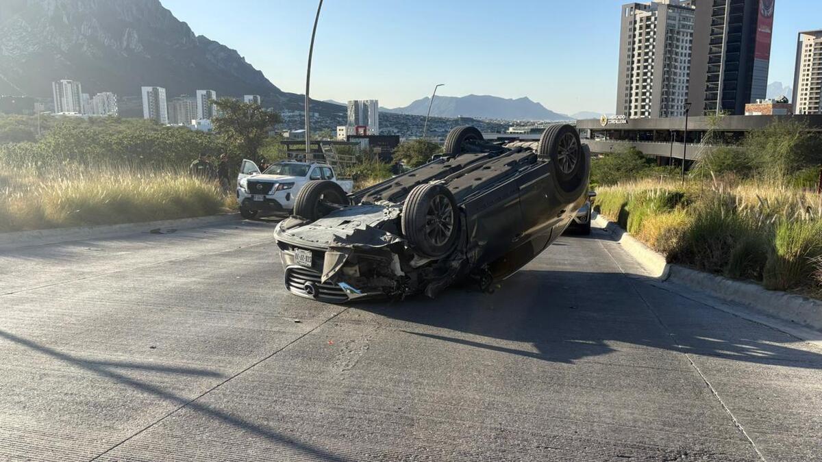 El accidente se registró la tarde de este lunes  en la avenida Alfonso Reyes. Foto: Miranda Arias