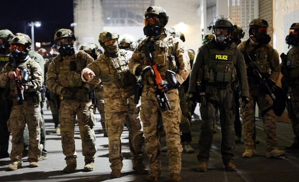 Activistas señalan a ICE por los brutales operativos contra migrantes