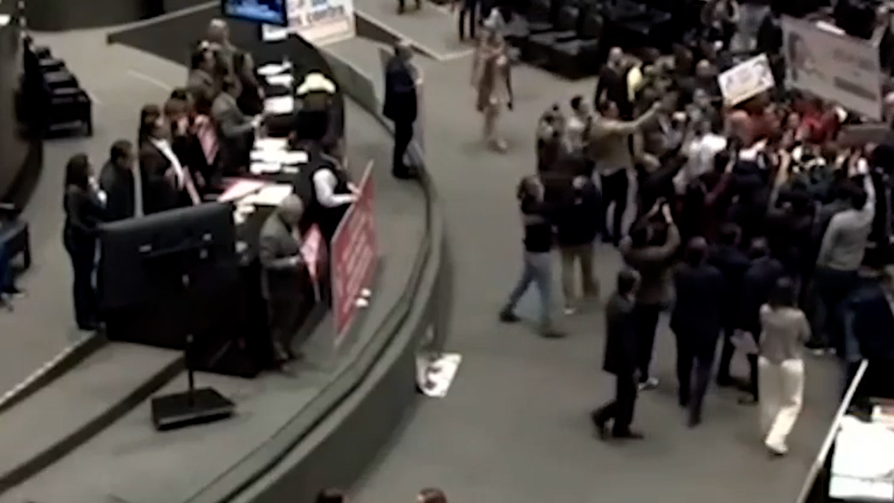 Diputados aplazan discusión sobre reforma de revocación de mandato