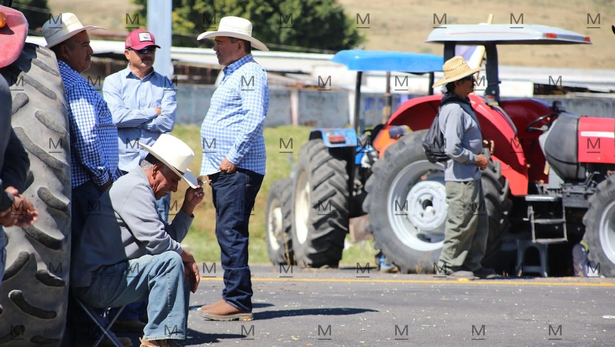 La FGR en Guanajuato citó a 12 productores por presuntos “ataques a vías federales” tras los bloqueos por el precio del maíz.