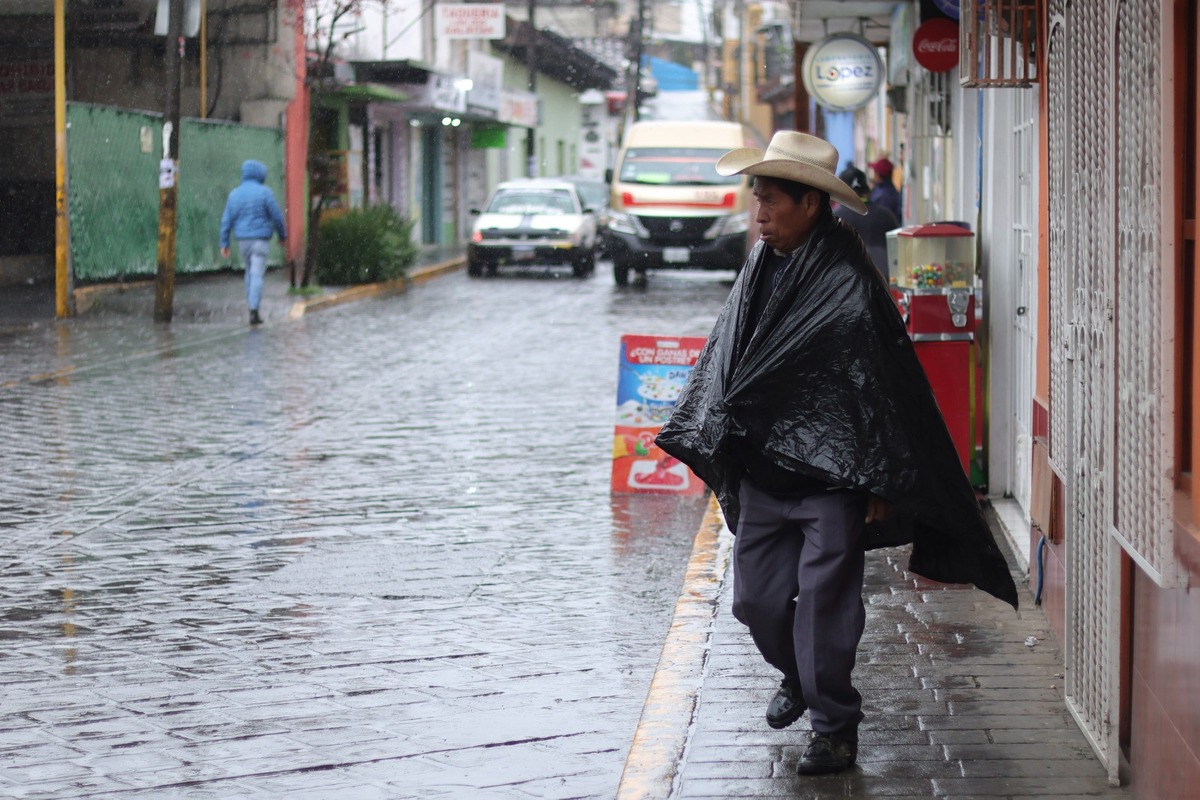Las lluvias del frente frío número 13 han detenido las búsquedas. | ESIMAGEN