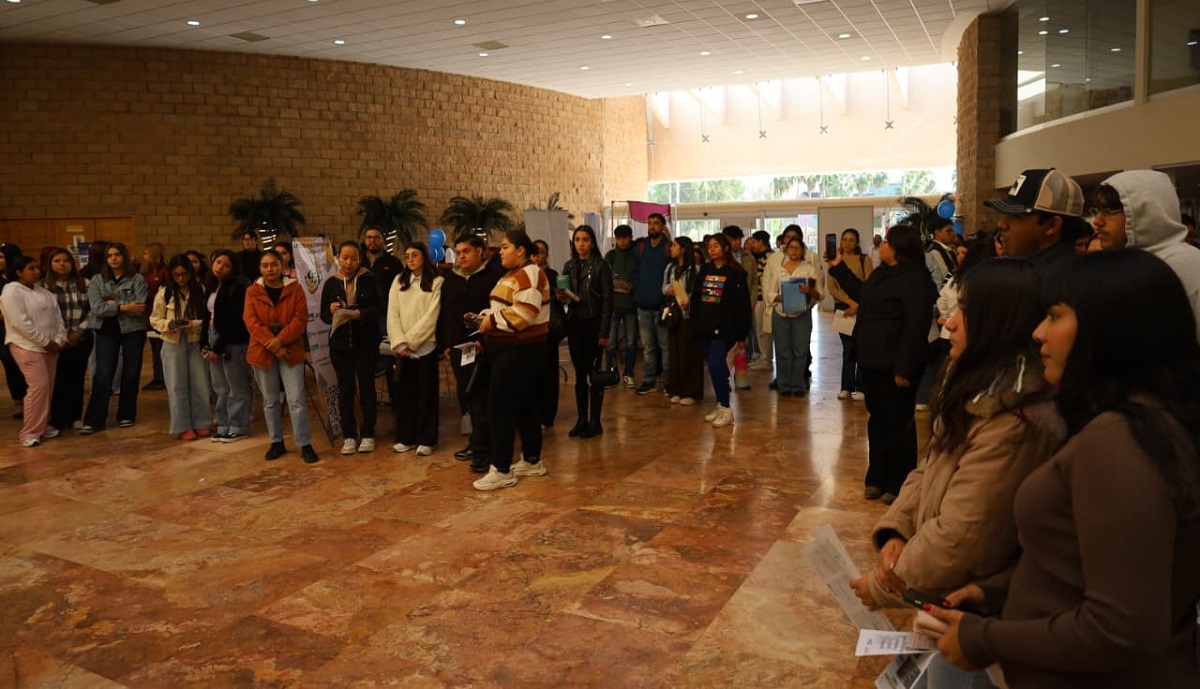 Se contaron con más de 300 vacantes de empleo y prácticas profesionales. (cortesía)