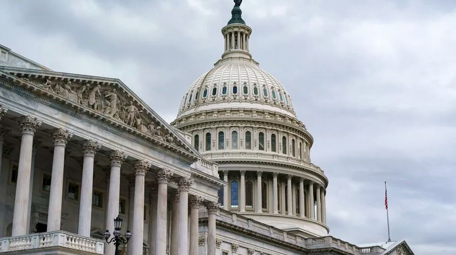 Senado de EU aprueba proyecto para avanzar en reapertura del gobierno