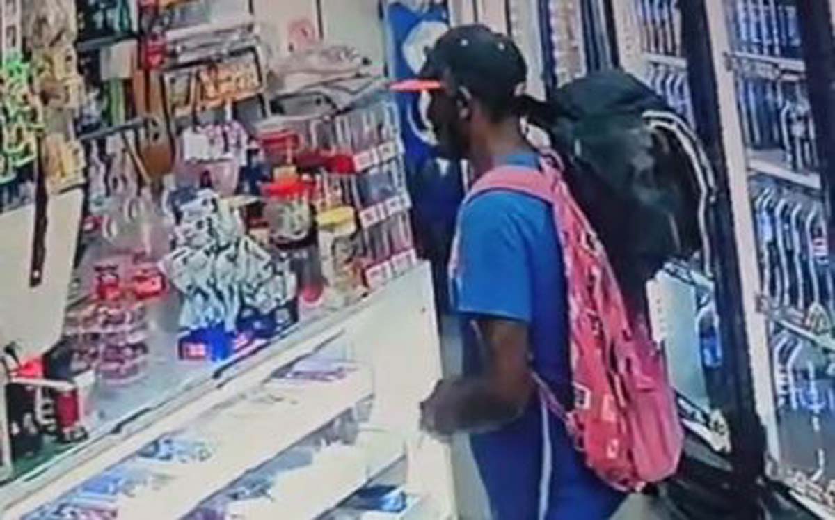 Asegura que el hombre la acosa constantemente. l Especial