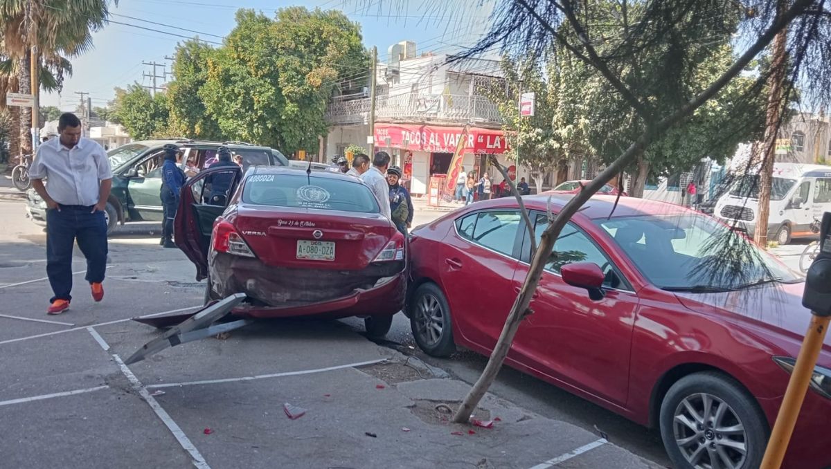 Choque en avenida Morelos y calle Zaragoza. | Especial