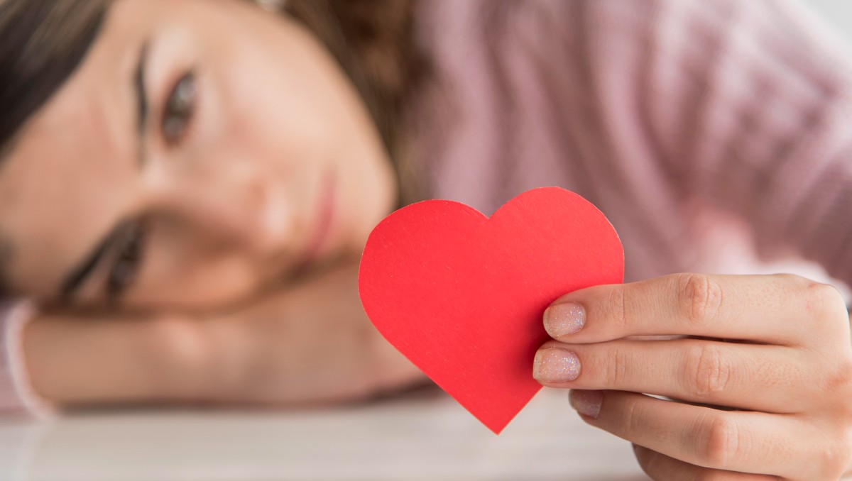 Los comportamientos ambigüos de los "casi algo" pueden caer en la violencia emocional | Freepik