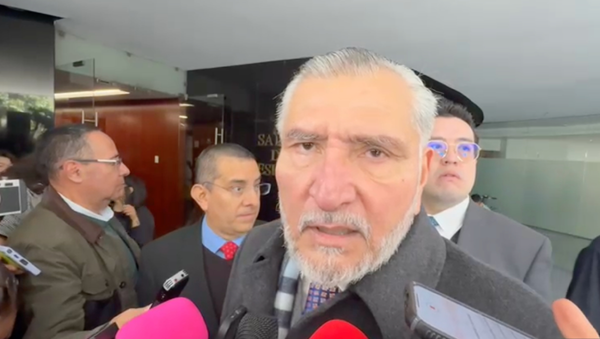 El coordinador de Morena en el Senado, adán Augusto López, entrevistado en la Cámara Alta. | Especial