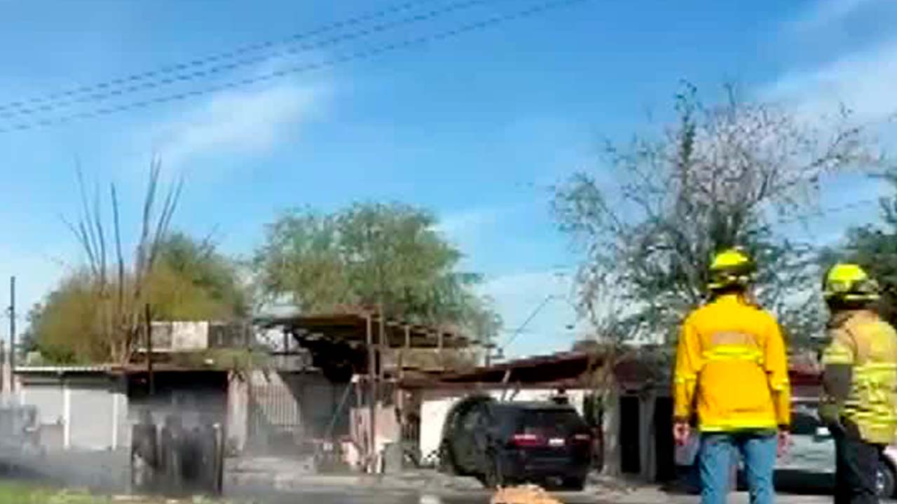Incendio de camioneta con tanques de gas en Mexicali causa explosiones y evacuaciones