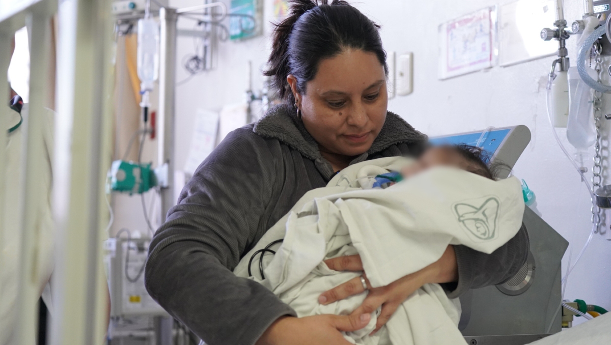 Mariela tiene ya en sus brazos a su pequeña Isabella sana y salva (Foto: Cortesía)