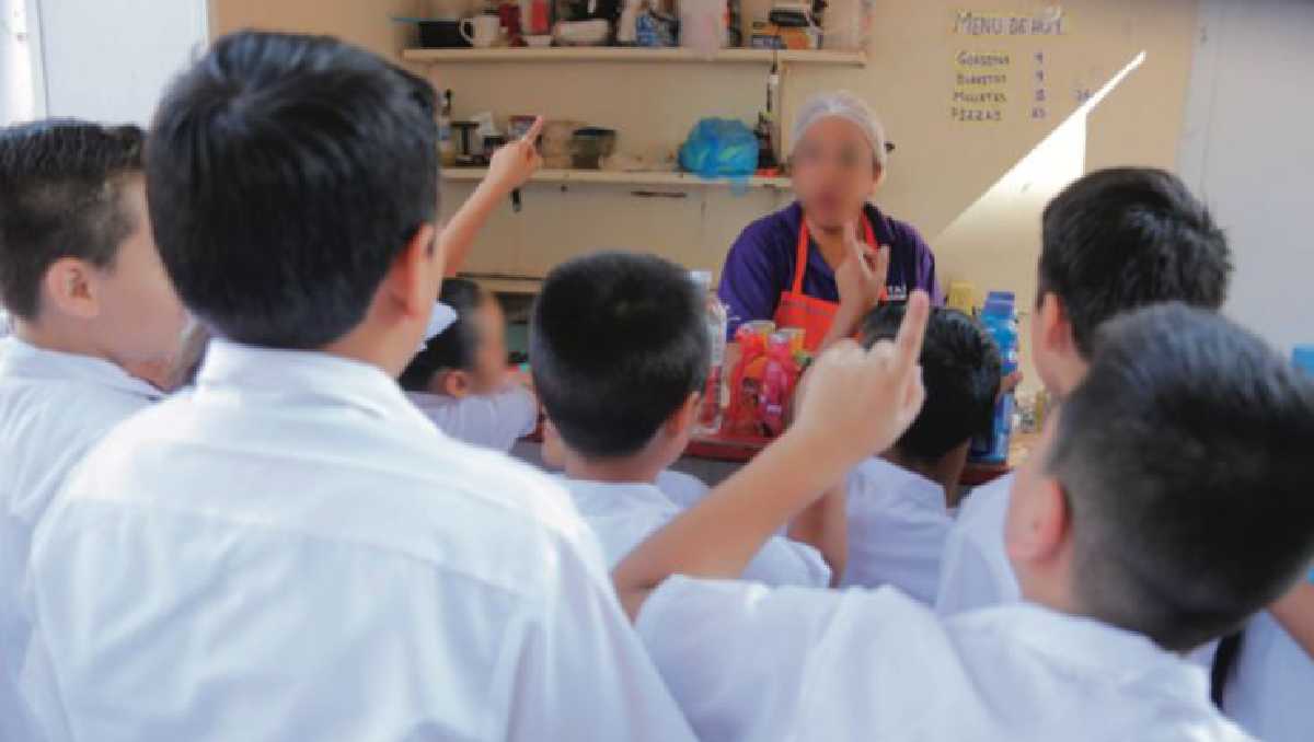 La organización miescuelasaludable.org indicó que a nivel nacional recibió 50 mil 632 reportes sobre la venta de este tipo de alimento. Foto: Archivo