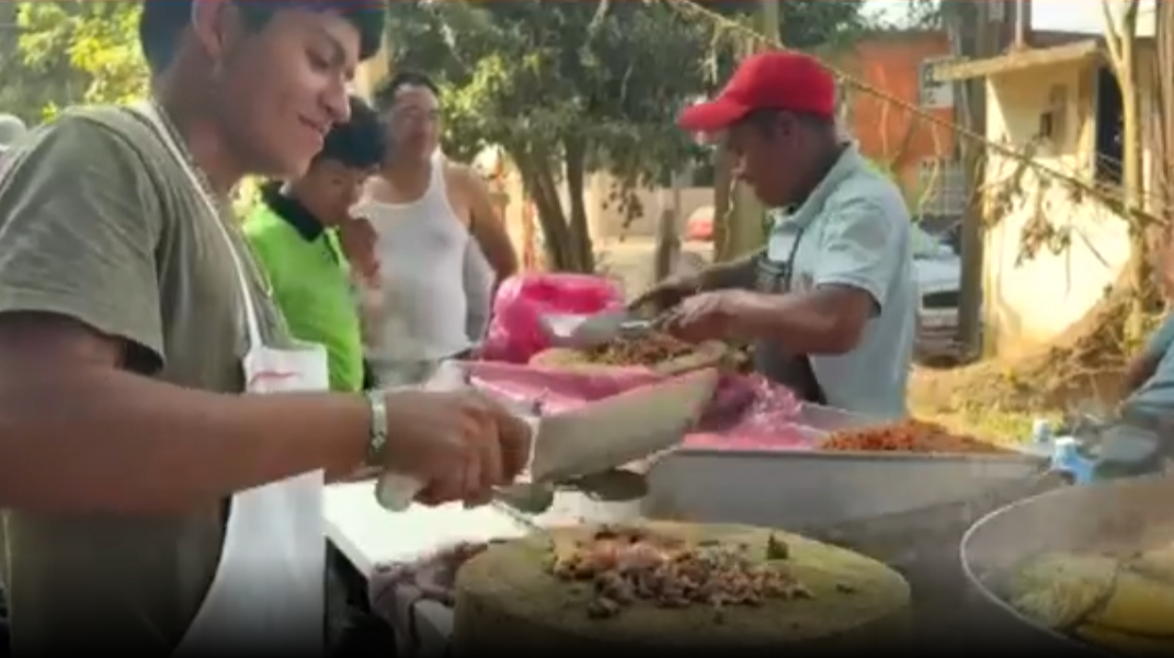 Taqueros poblanos llevan comida y esperanza a Poza Rica, Veracruz