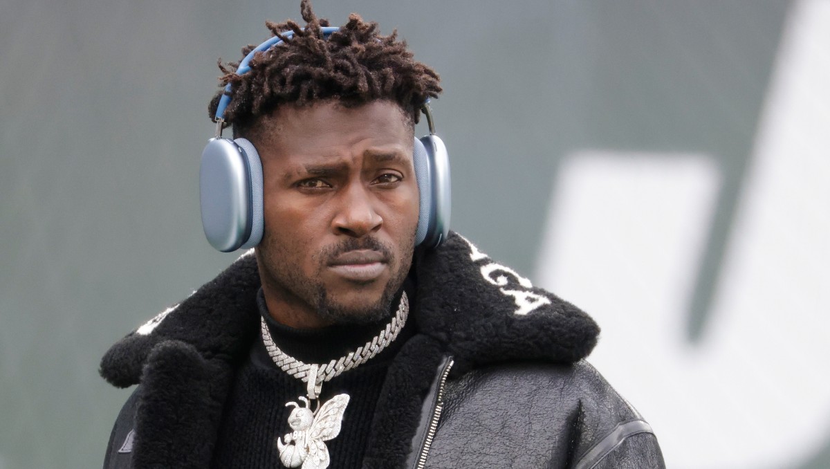 Antonio Brown pagará una fianza de 25 mil dólares tras ser acusado por intento de asesinato (AP)