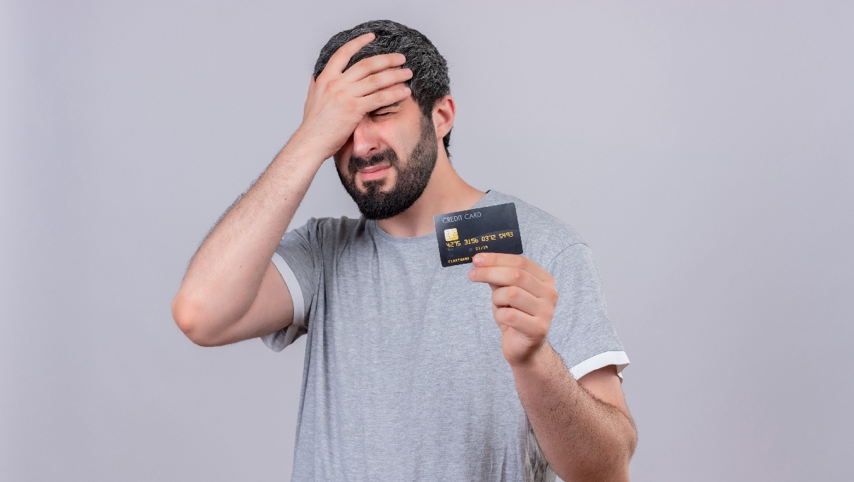 De ser avalada en el Senado, los bancos deberán hacer la cancelación de la tarjeta en cinco días máximo. | Freepik