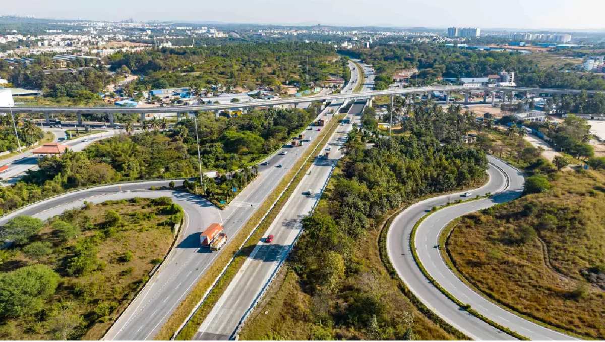 Una carambola entre tres tráileres y una camioneta provocó caos vial en la autopista Salamanca–Querétaro. | Cortesía.