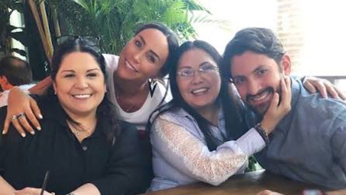 Critican a Ana Gabriel por cercanía con Inés Gómez Mont | ESPECIAL