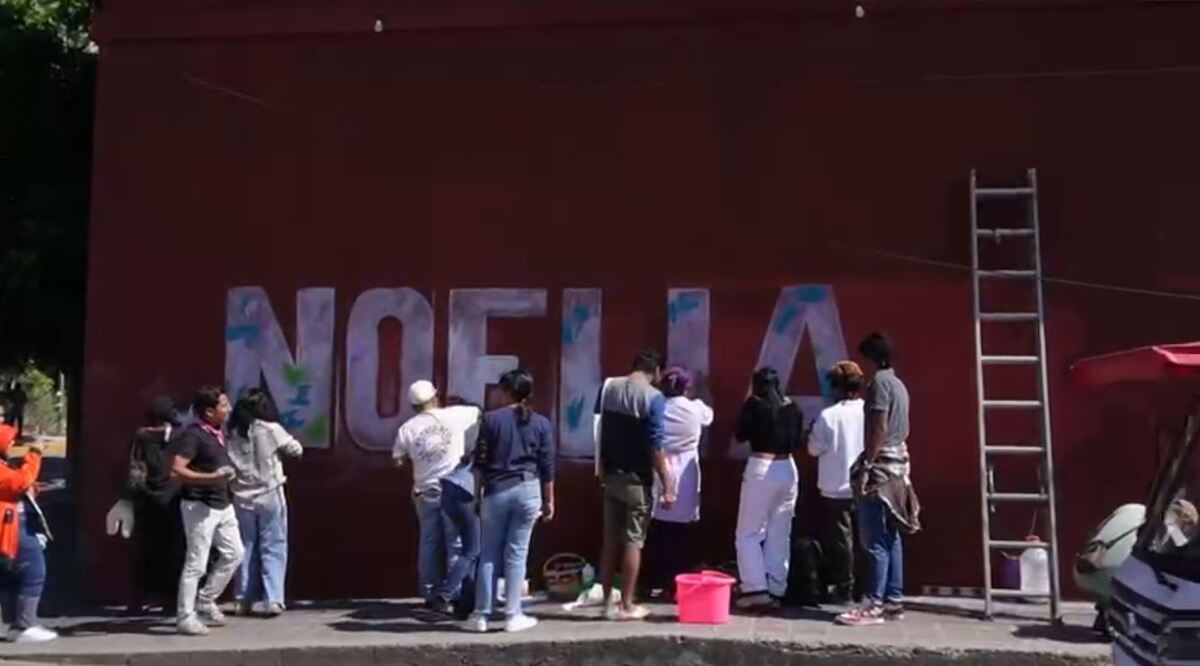 Al finalizar el mural, los estudiantes colocarán veladoras y la fotografía de la niña. | Captura de pantalla