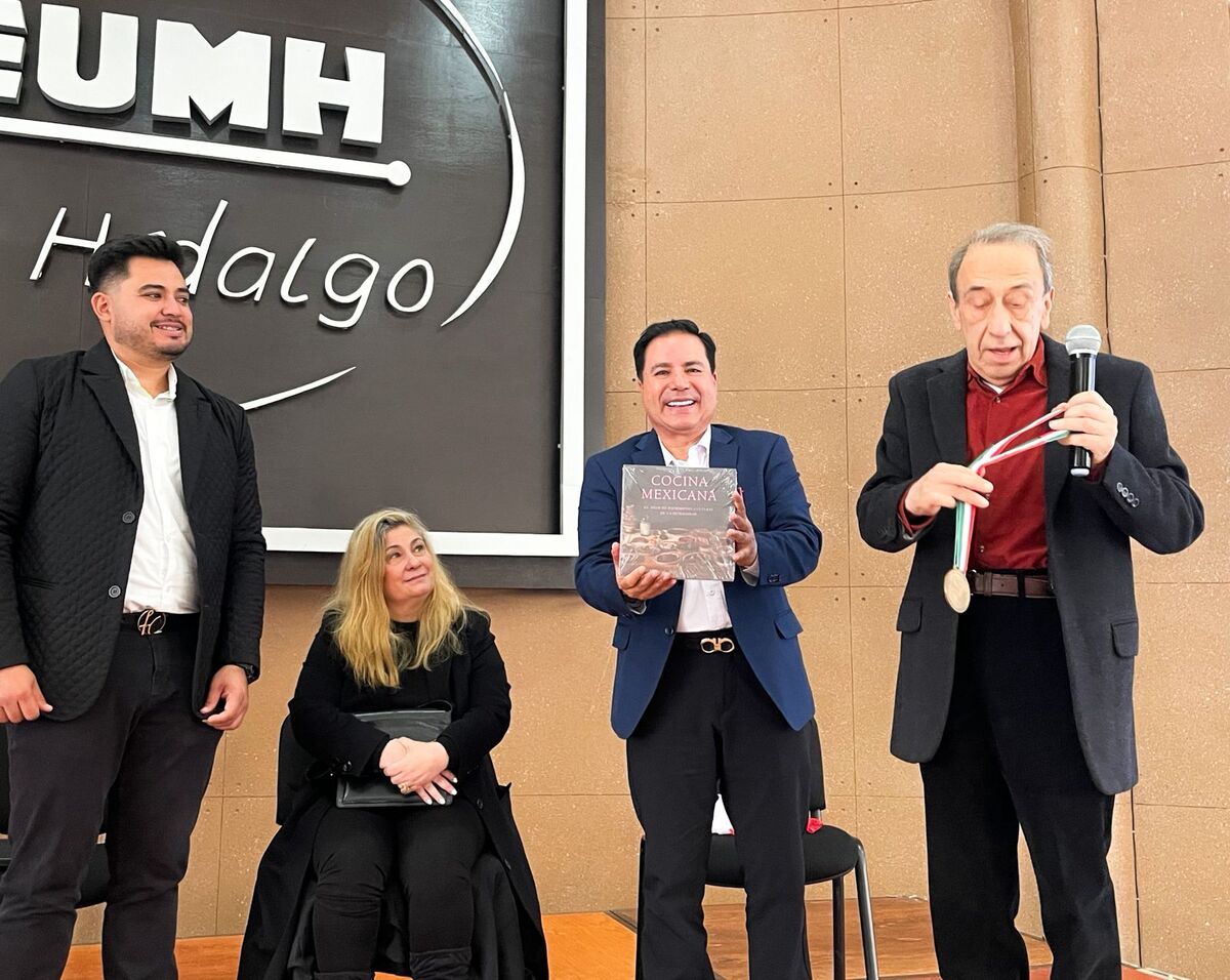 La Medalla Dr. Francisco Javier López Morales se otorga anualmente a figuras que impulsan la educación y la cultura.