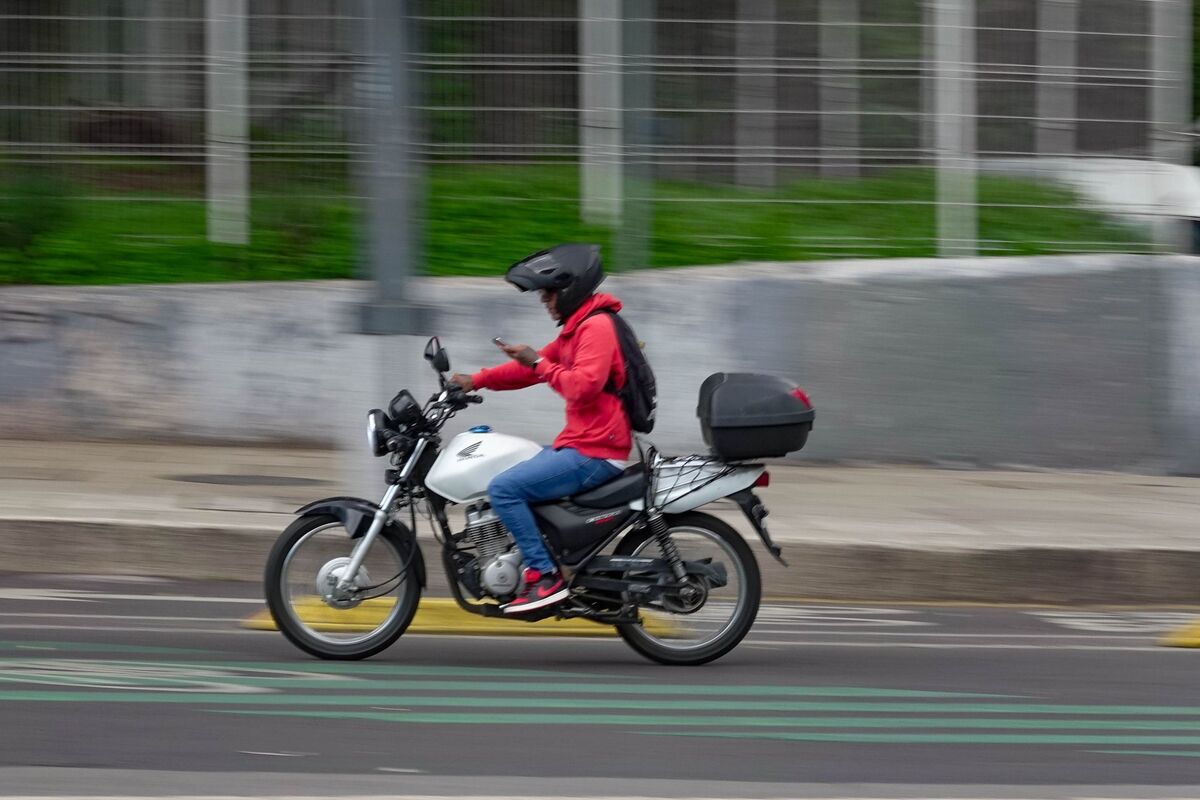 Las motocicletas se han vuelto parte del control vehicular en la capital. (Foto: Cuartoscuro)