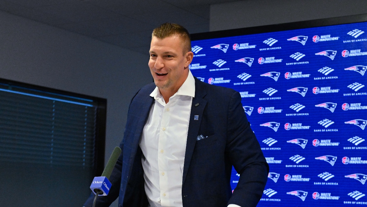 Rob Gronkowski niega merecer una estatua como Brady (Reuters)