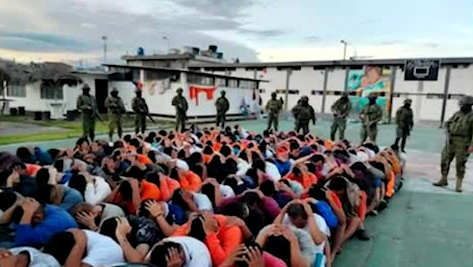 Trasladan a reos en Ecuador a penal de máxima seguridad; exhiben a Jorge Glas