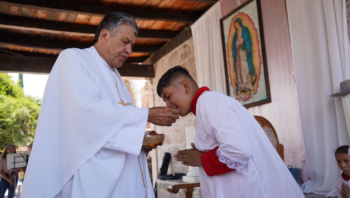 Debido a su carácter,  la Arquidiócesis de Morelia inhabilitó la licencia del 'Padre Pistolas'. | Cuartoscuro.