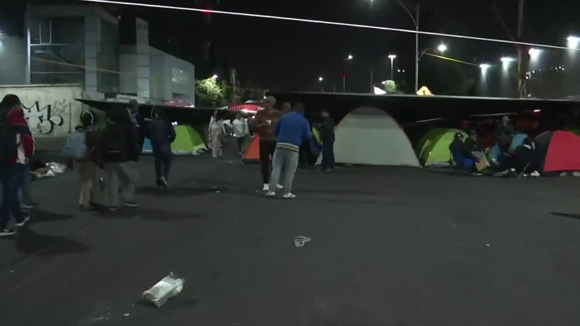 En CdMx, más de 2 mil maestros de la CNTE acampan afuera de la Cámara de Diputados en San Lázaro