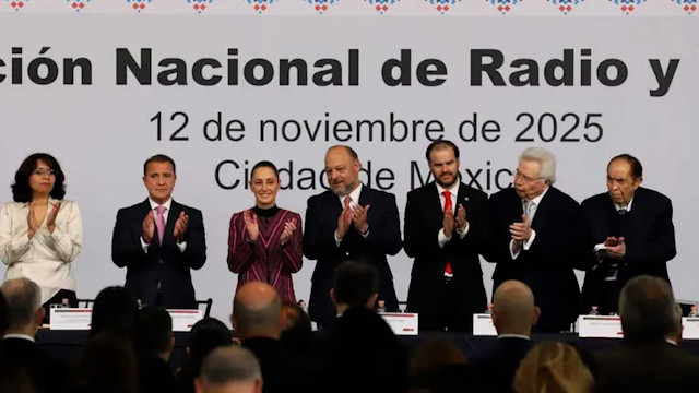 Claudia Sheinbaum llama a reunión con comisión electoral para definir tiempos partidistas