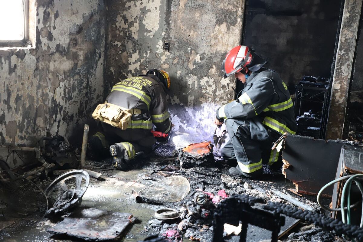 Elementos de Protección civil y bomberos actuaron de manera oportuna para sofocar las llamas. (Usi toledo)