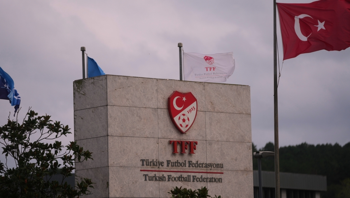 Federación Turca de Futbol sanciona a 102 jugadores en una investigación sobre apuestas (AP)
