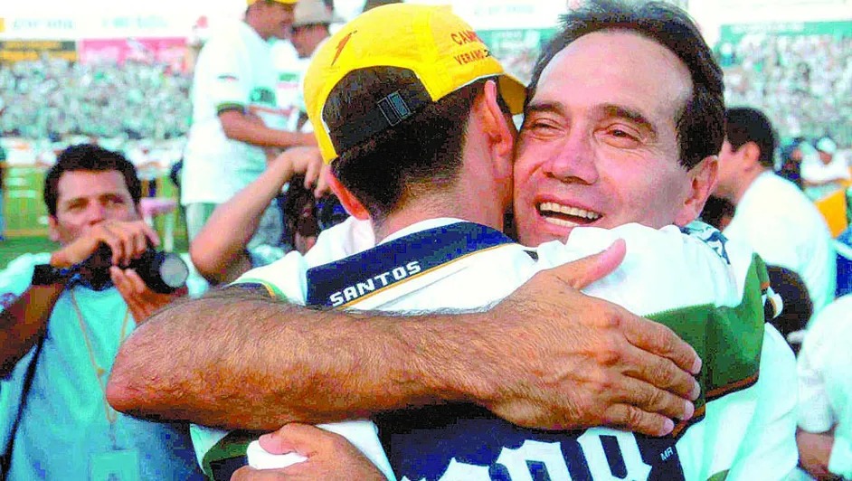 El histórico exentrenador santista vuelve a la Comarca tras más de una década para compartir anécdotas de su trayectoria.| Especial