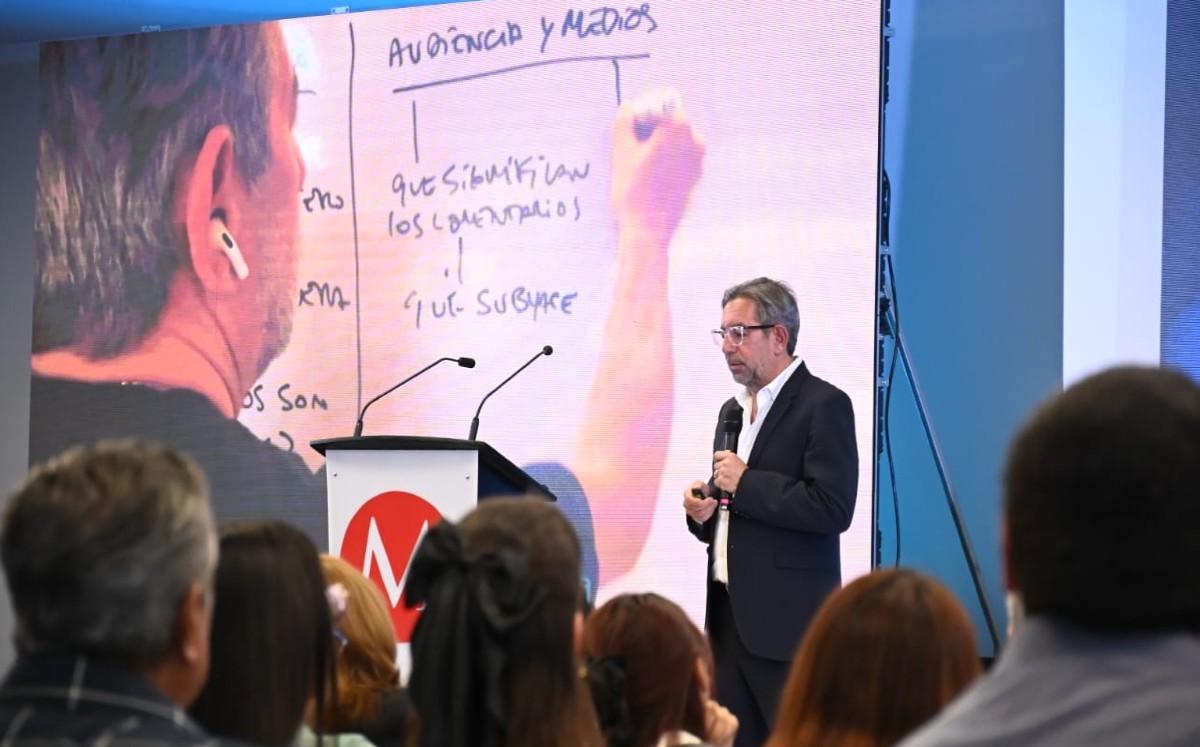 Julián Gallo comparte en su charla 'Comunicación Política Digital'. l Roberto Amaya