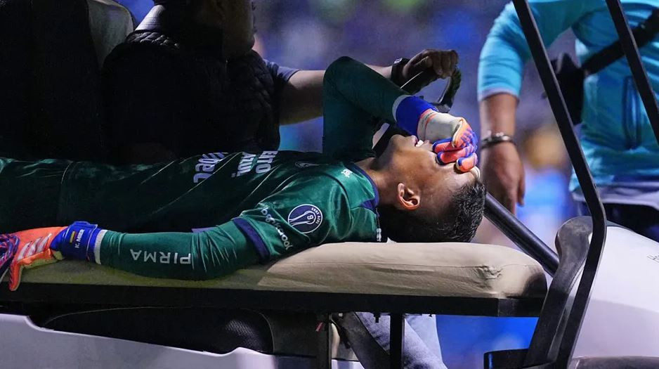 Kevin Mier será operado de la fractura de tibia que sufrió en Cruz Azul vs Pumas