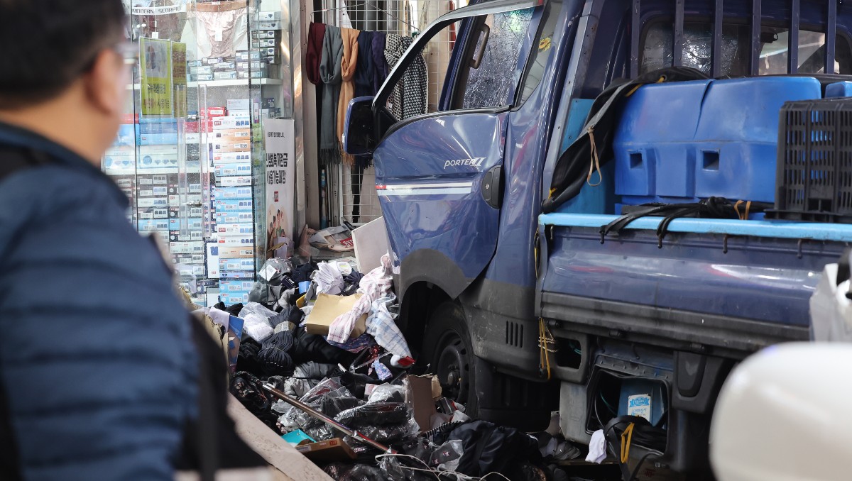 La policía analizará el vehículo para determinar las causas. | AP