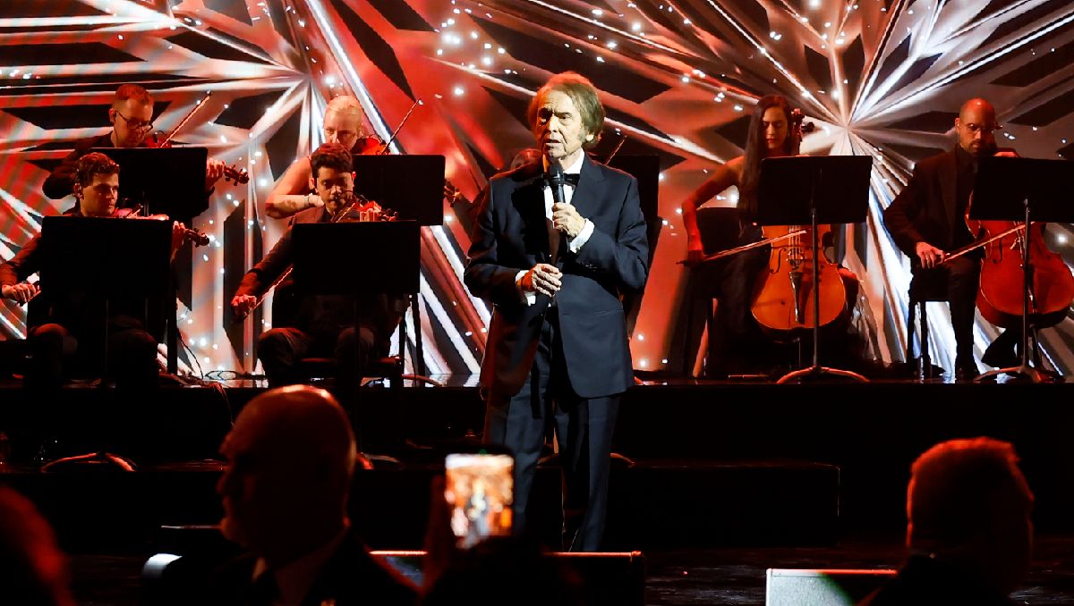 Raphael recibe reconocimiento de Persona del Año | Academia Latina de la Grabación