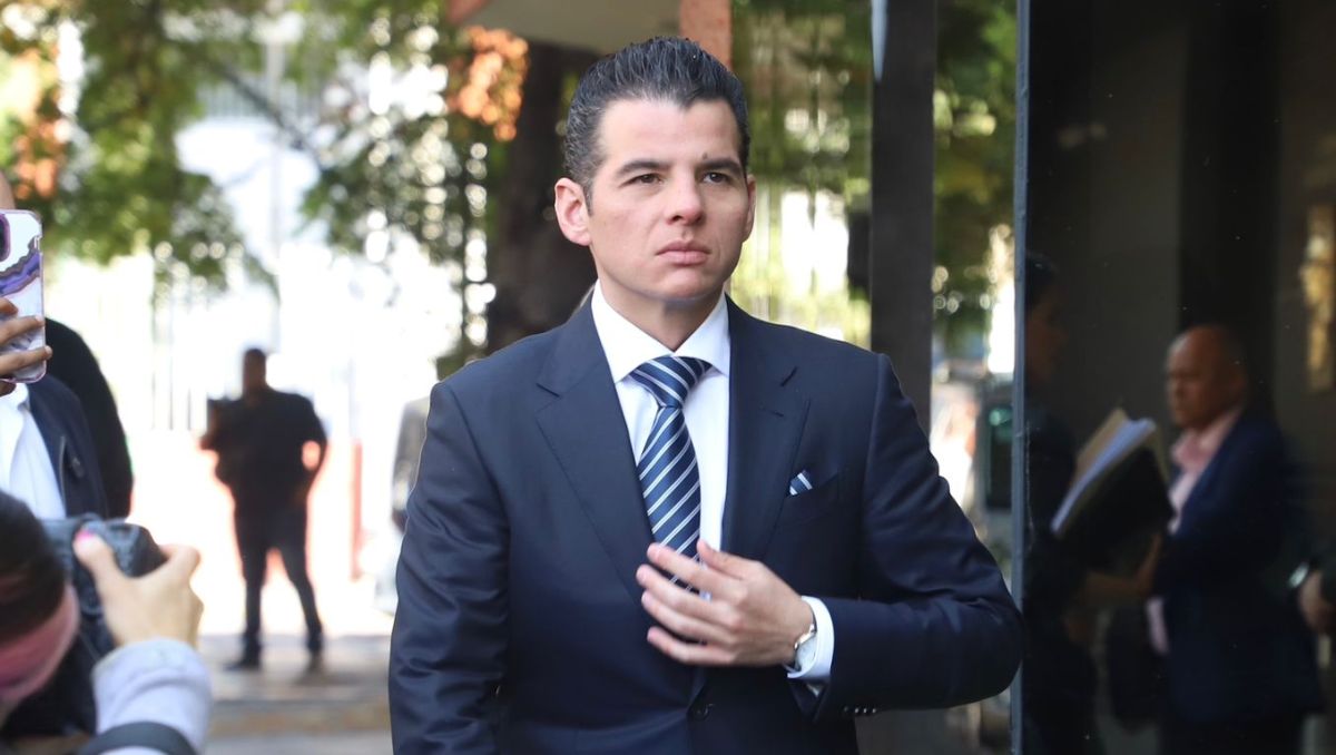 El secretario general de Gobierno, Miguel Ángel Flores, acuidó a la reunión. Roberto Alanís