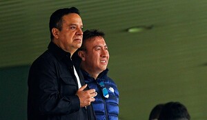 Víctor Velázquez, presidente de Cruz Azul, se reunió con la FMF y confirmó que Adalberto Carrasquila recibirá sanción por la lesión de Kevin Mier