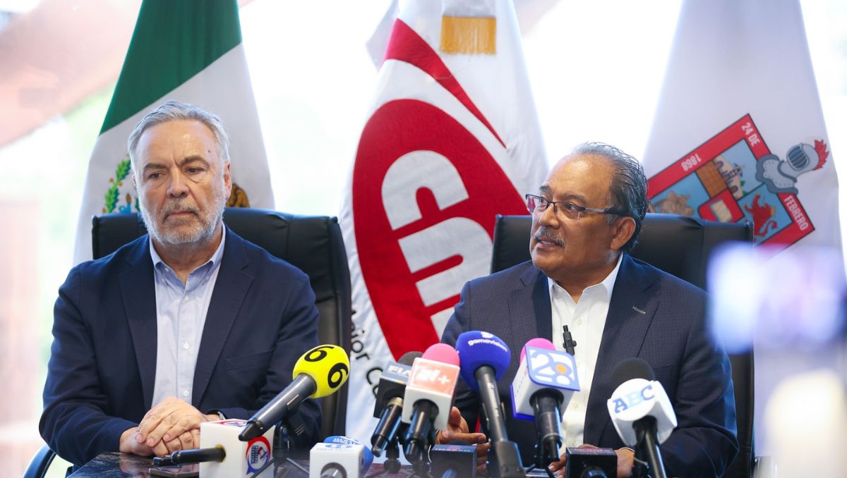 Alfonso Ramírez Cuéllar, diputado federal por Morena, y Andrés Mijes, alcalde de Escobedo. Jorge López