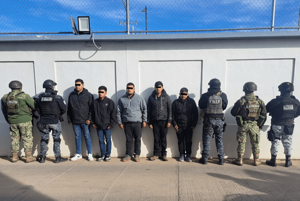 Detienen a cinco personas en posesión de armas y drogas. | SSC