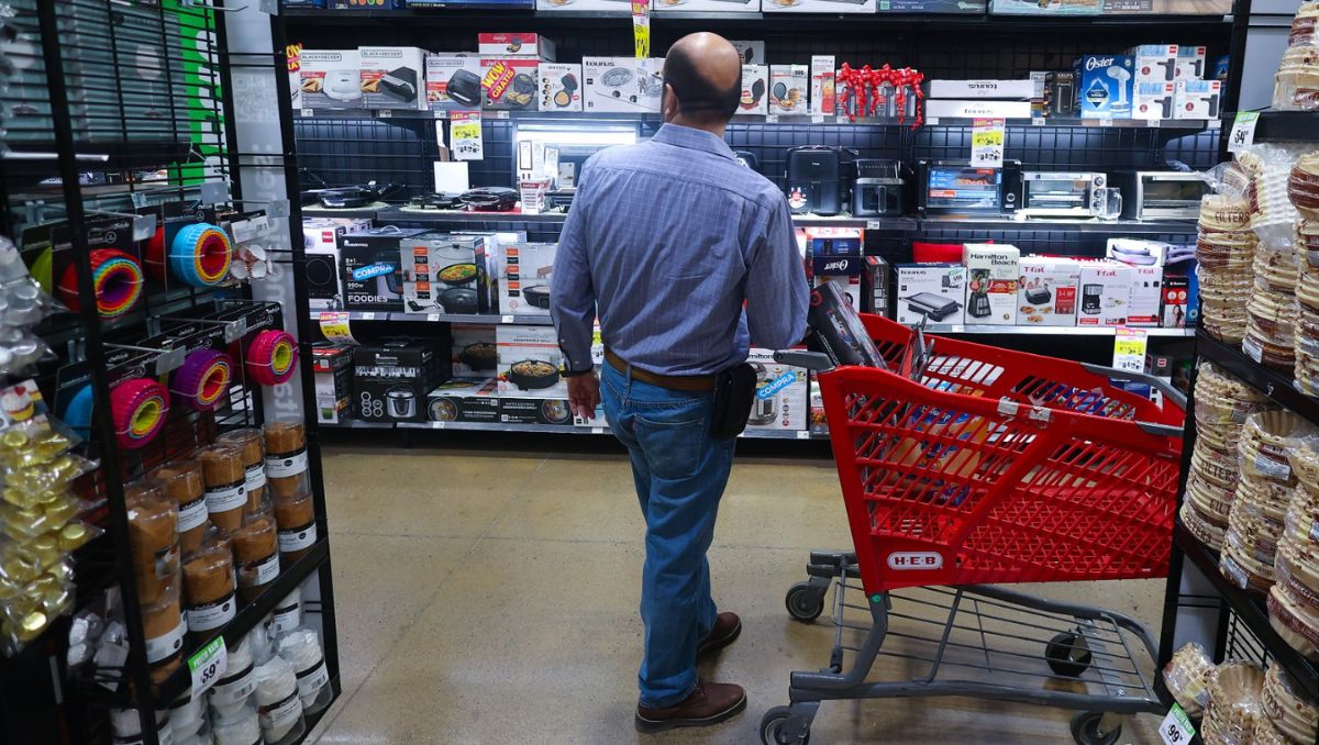 El gasto promedio en tiendas será de 4 mil 966 pesos. Jorge López