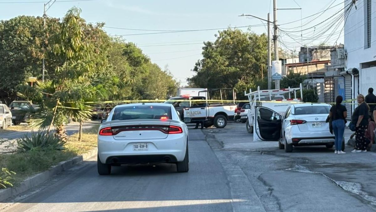 El hombre se encontraba pintando la fachada del negocio donde trabajaba cuando murió electrocutado. | Ángel Mercado