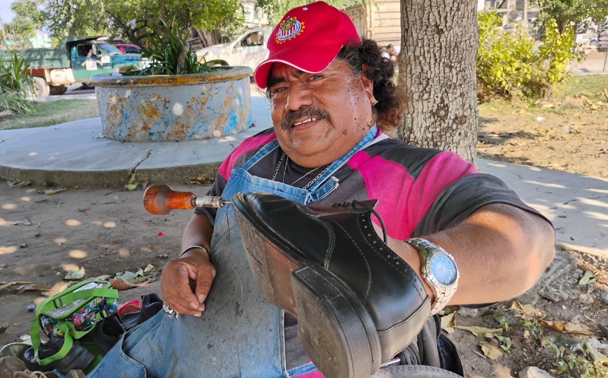 Martín Hernández, zapatero. | Sergio Sánchez