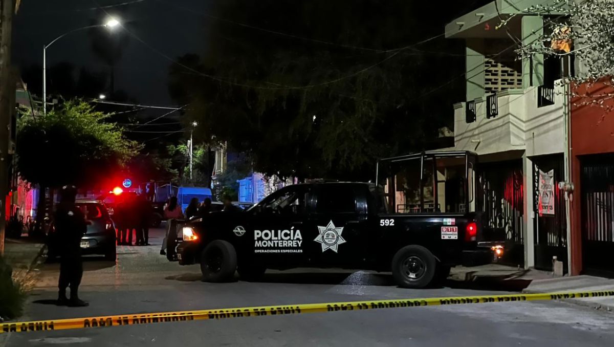 Policías de Monterrey acordonaron la zona. Édgar Plata