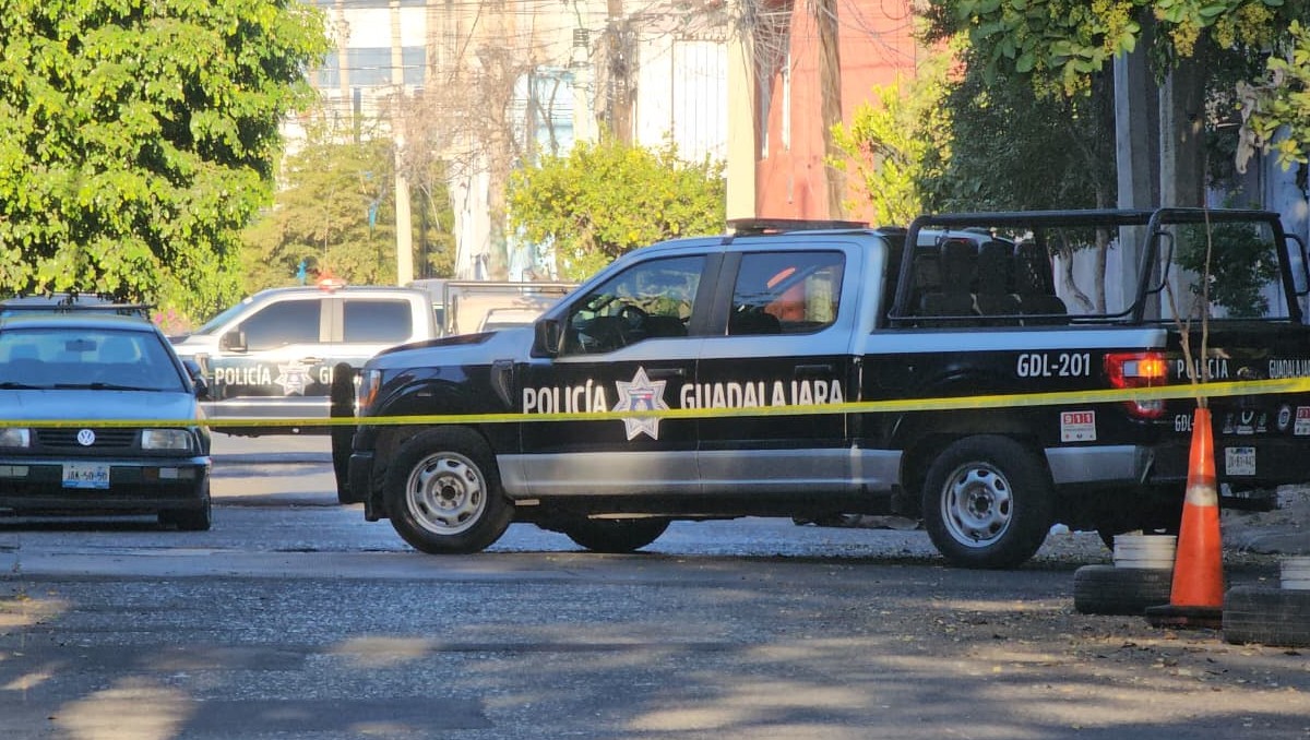 Policías resguardan lugar de asesinato en Guadalajara (Juan Carlos Munguía)