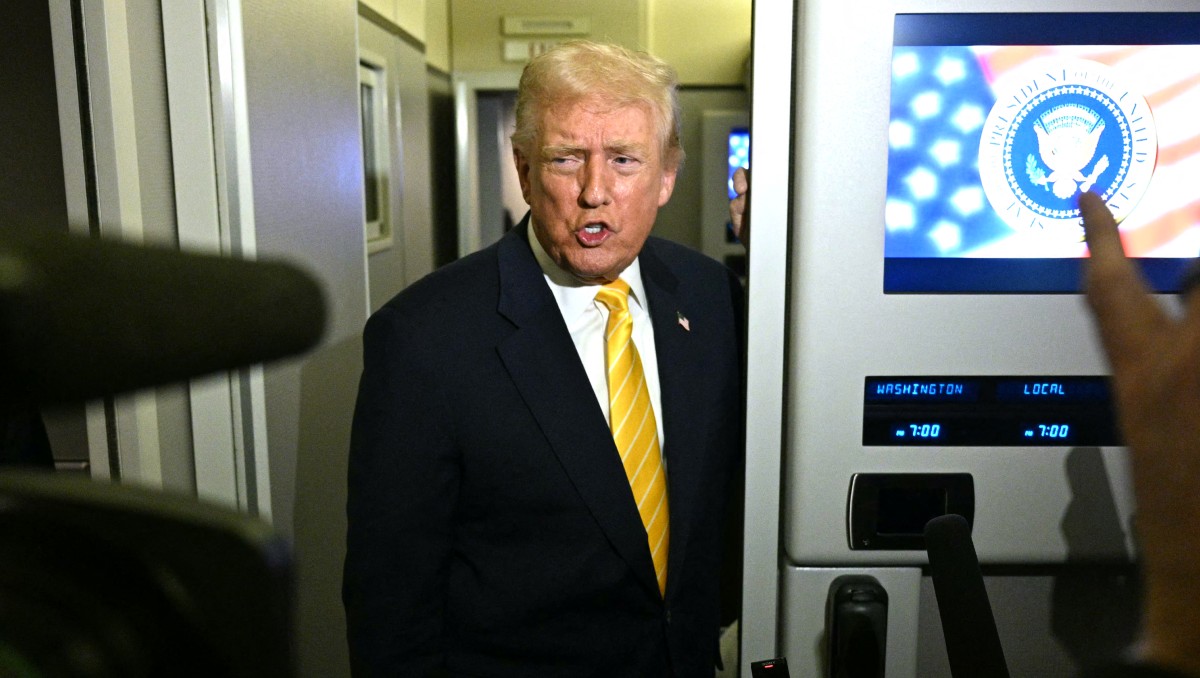 El Presidente fue cuestionado mientras abordaba su avión privado rumbo a Florida. | AFP