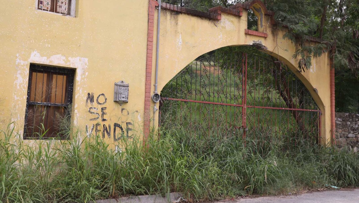 En terrenos apaecen letreros de "No se vende" o "No está en venta" en Nuevo León | Luis Guerra