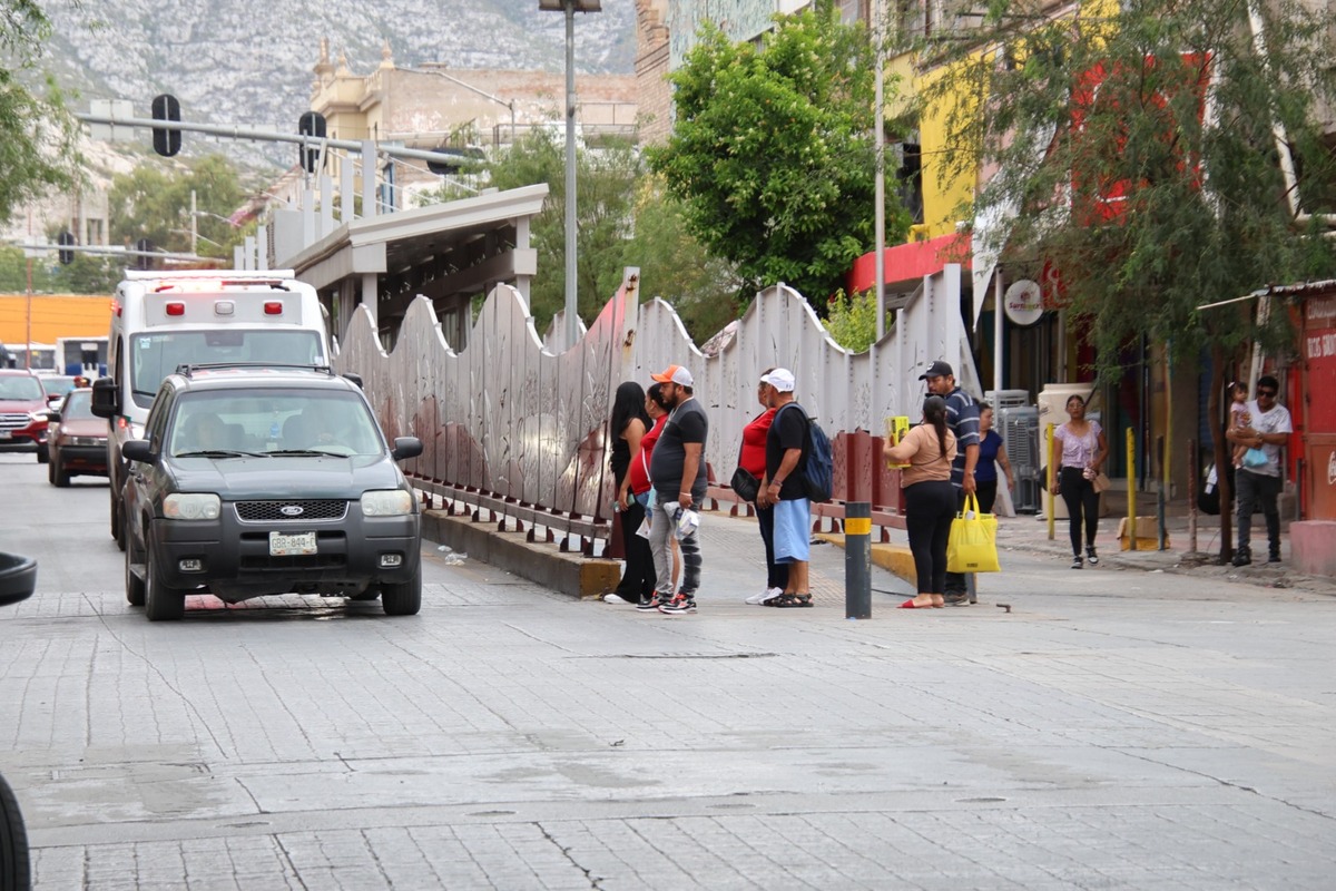 En Torreón, Metrobús inconcluso deja inseguridad vial y contaminación. (Verónica Rivera)