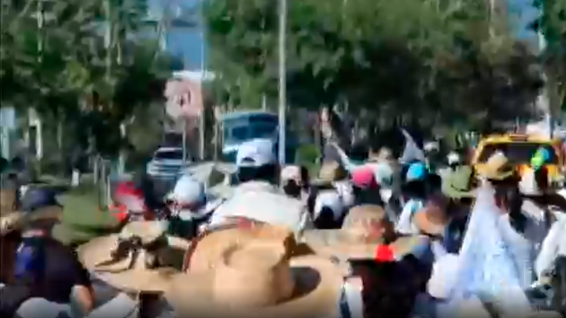 Baja asistencia en marcha de Uruapan tras llamado de la alcaldesa Grecia Quiroz