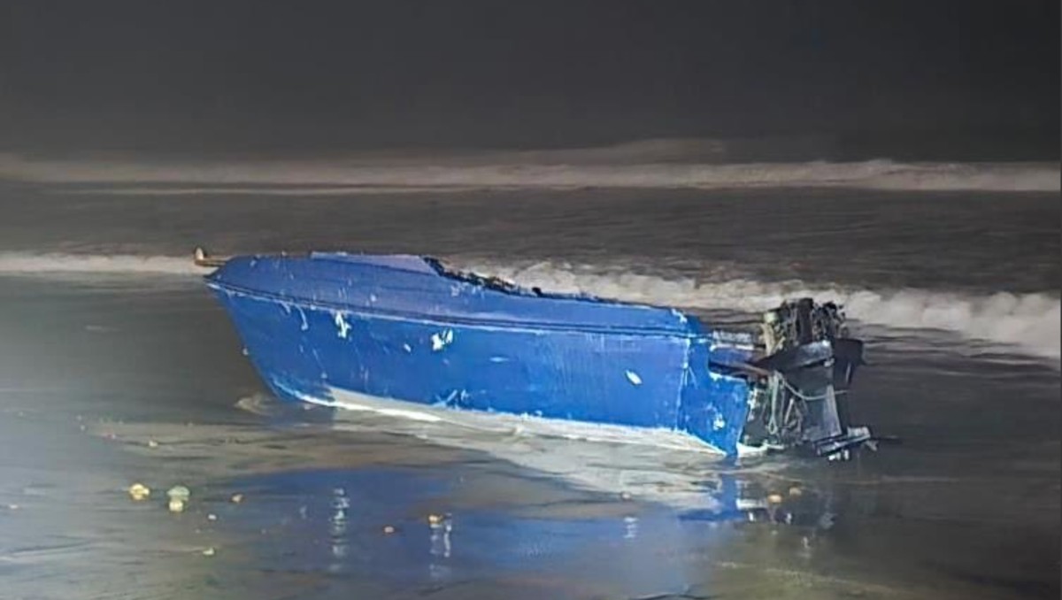 El incidente ocurrió tras la volcadura de la embarcación | @USCGSoCal