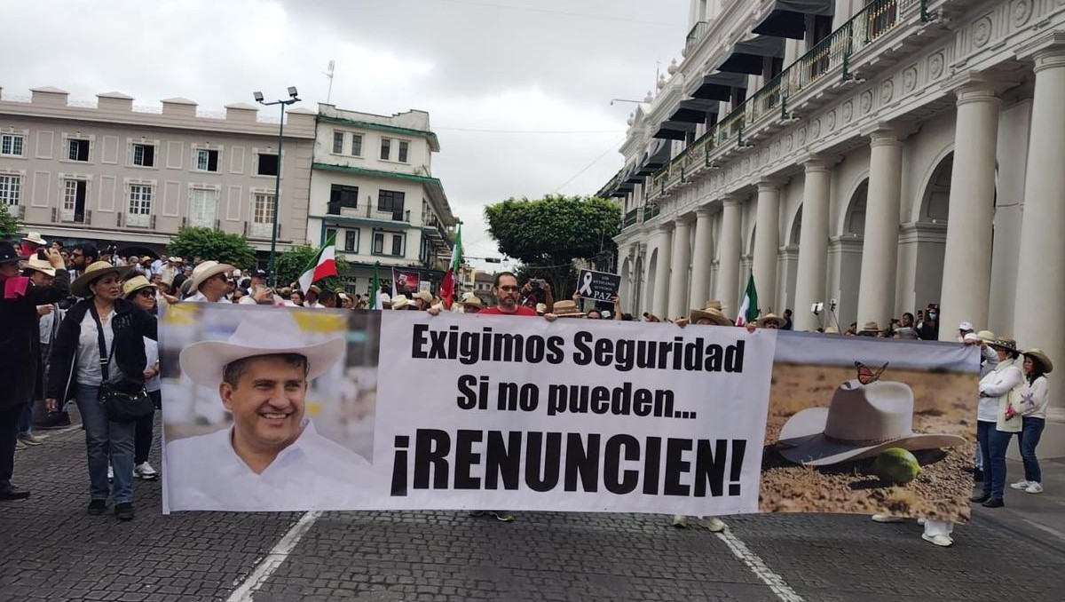 Personas de diferentes estados exigen justicia por el asesinato de Carlos Manzo y demandan seguridad. | Isabel Zamudio